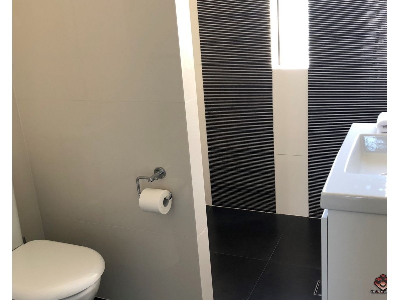 ID:3838840/392-398 Marine Parade, Labrador QLD 4215