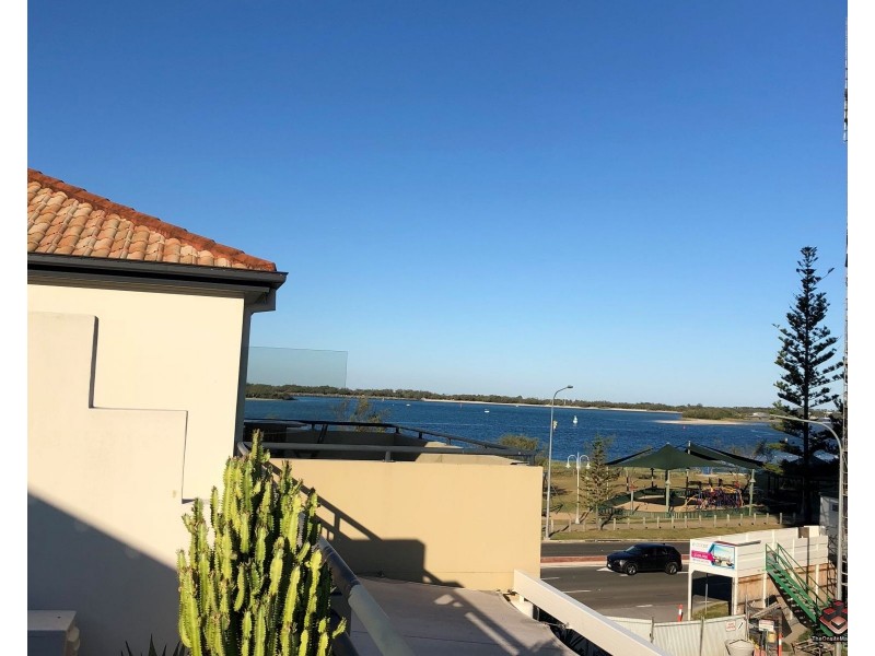 ID:3838840/392-398 Marine Parade, Labrador QLD 4215