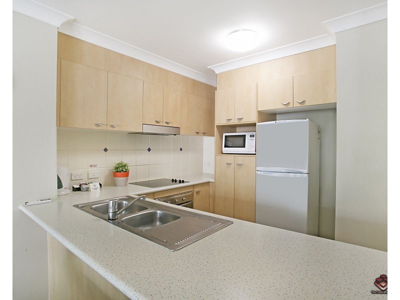 ID:3838842/392 Marine Parade, Labrador QLD 4215