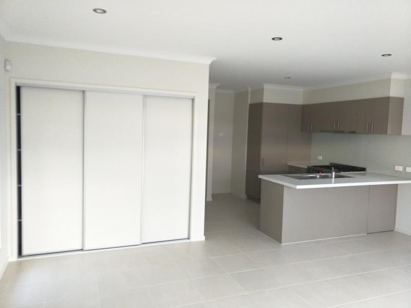 14 Rochester Grove, Truganina VIC 3029