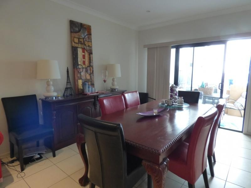 16 Surbiton Court, Carindale QLD 4152