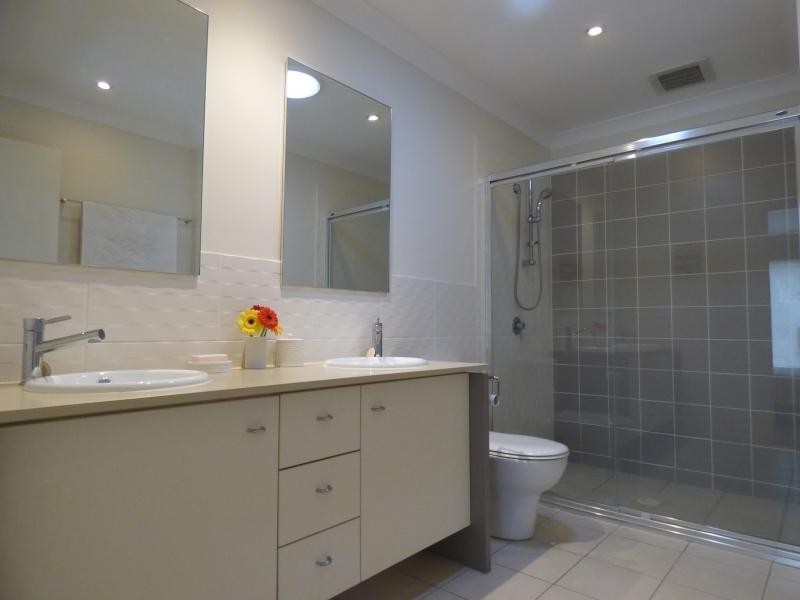 16 Surbiton Court, Carindale QLD 4152