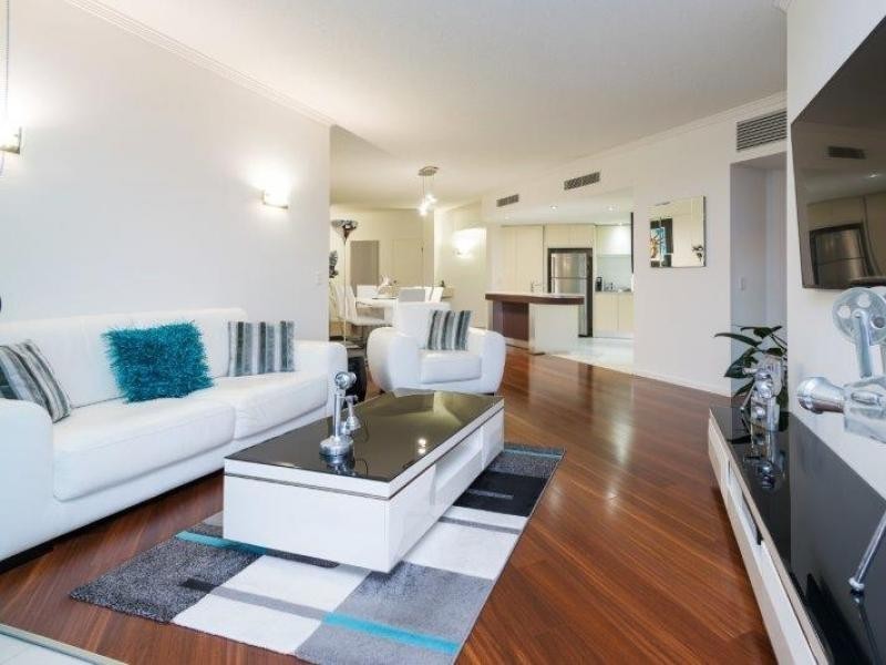 28 Bayview Street, Runaway Bay QLD 4216