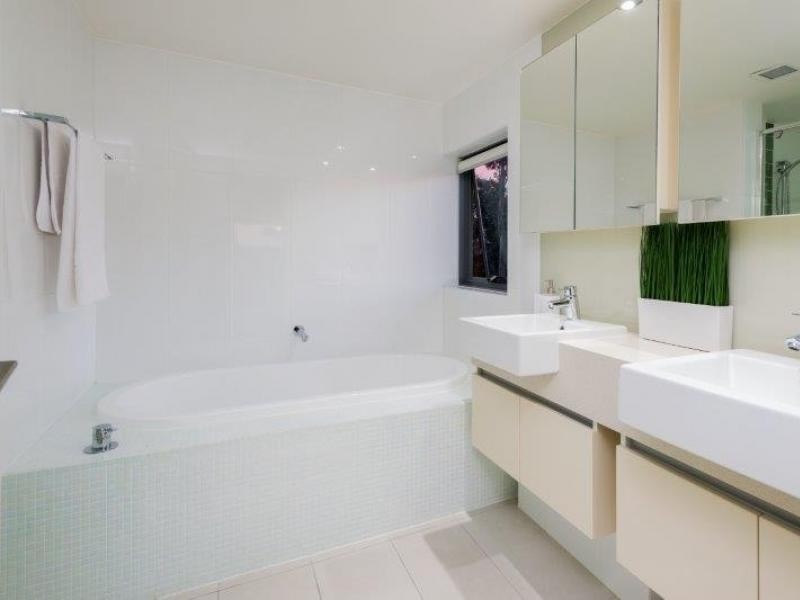 28 Bayview Street, Runaway Bay QLD 4216