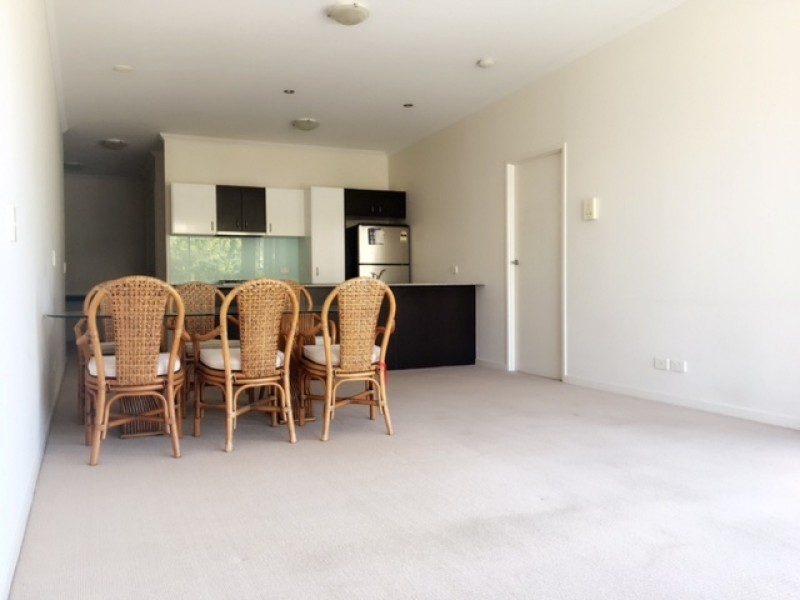 131/95 Clarence Road, Indooroopilly QLD 4068