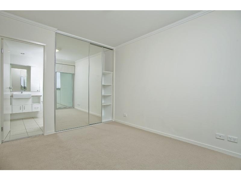 131/95 Clarence Road, Indooroopilly QLD 4068
