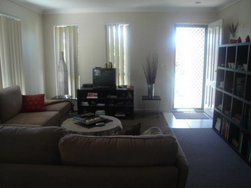 6 Buddy Holly Close, Parkwood QLD 4214