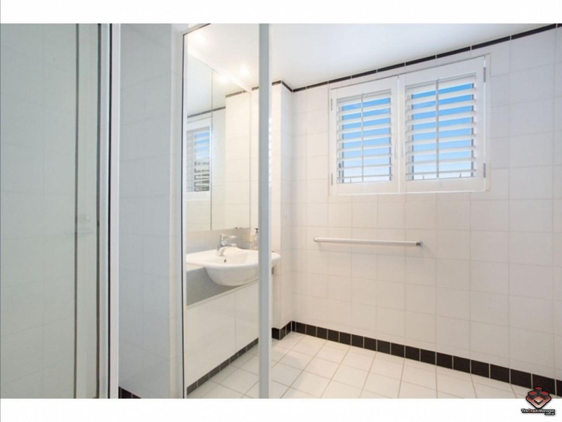 12 Commodore Drive, Paradise Waters QLD 4217