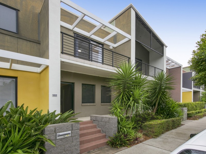 16 Surbiton Court, Carindale QLD 4152