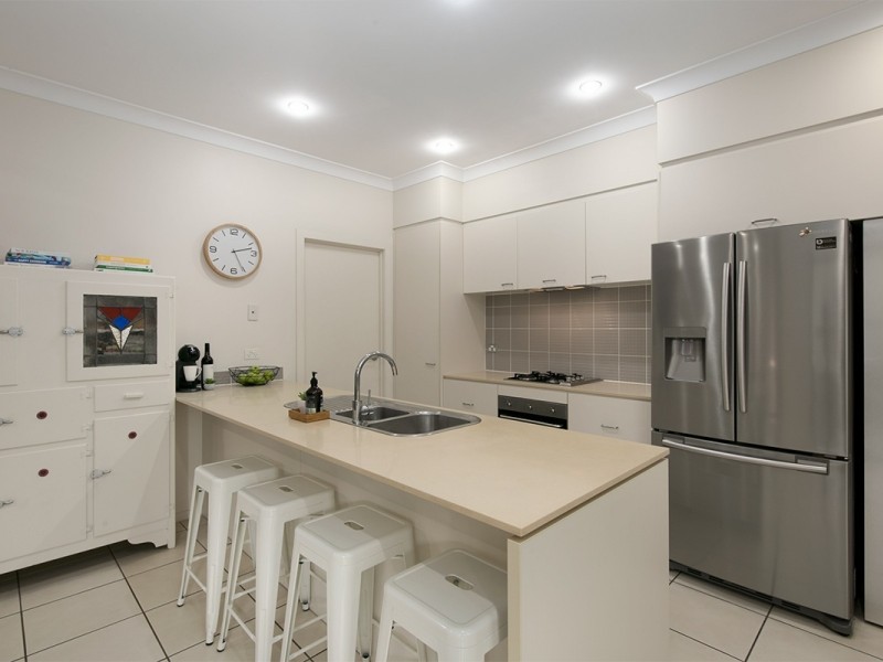 16 Surbiton Court, Carindale QLD 4152