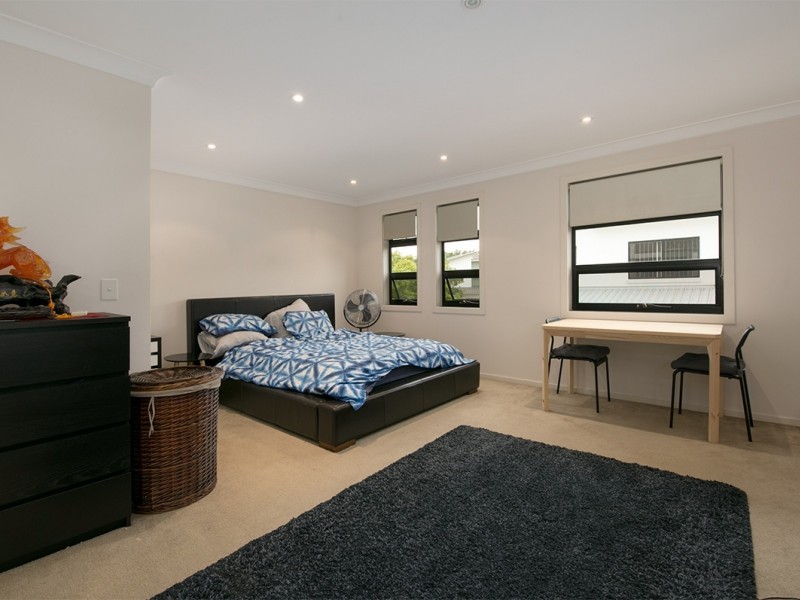 16 Surbiton Court, Carindale QLD 4152