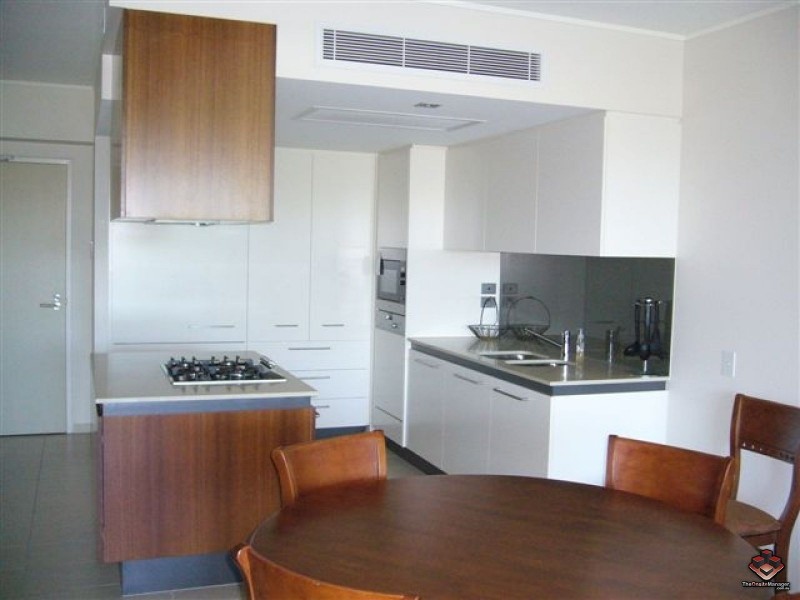 6-24 Mariners Drive, Townsville City QLD 4810