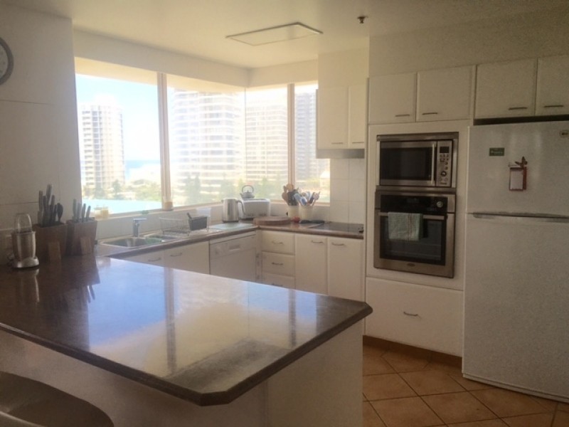 1 Peak Avenue, Main Beach QLD 4217