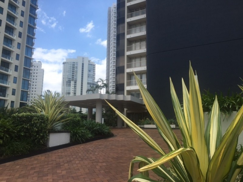 1 Peak Avenue, Main Beach QLD 4217