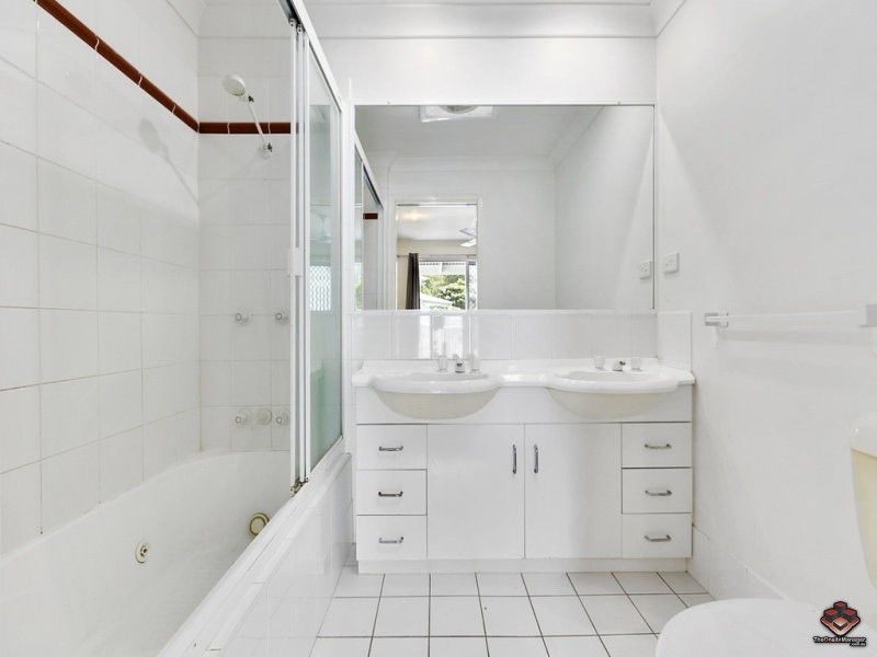 V11/206 D`ARCY ROAD, Norman Park QLD 4170