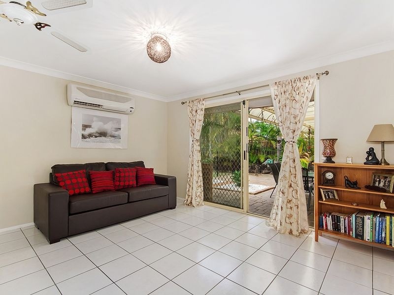 11 Stonyfell Court, Varsity Lakes QLD 4227