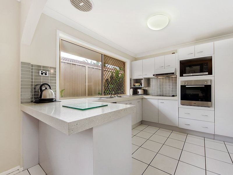 11 Stonyfell Court, Varsity Lakes QLD 4227