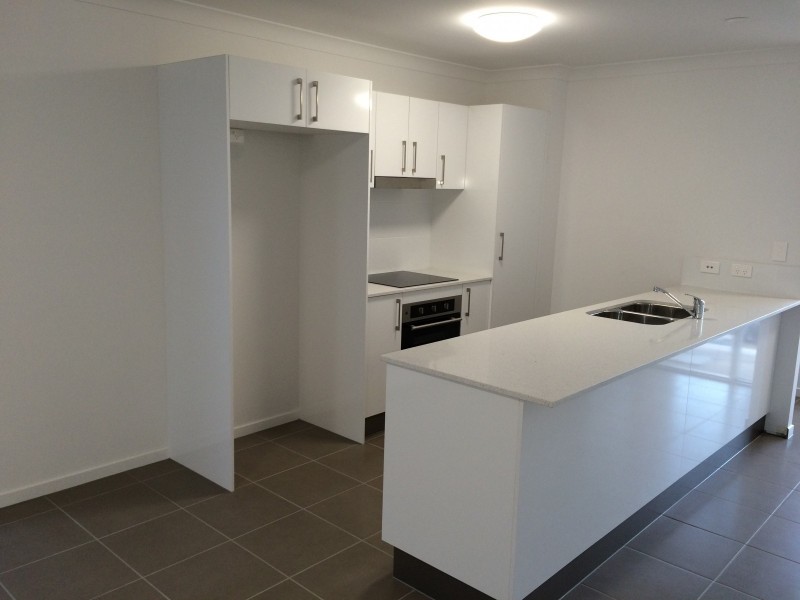 8 Whitehorse Road, Dakabin QLD 4503