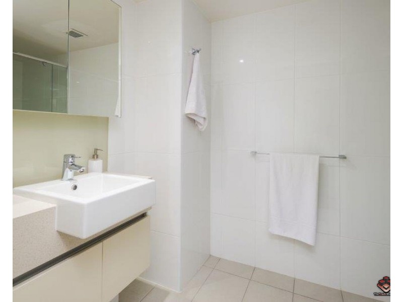 20-28 Bayview Street, Runaway Bay QLD 4216