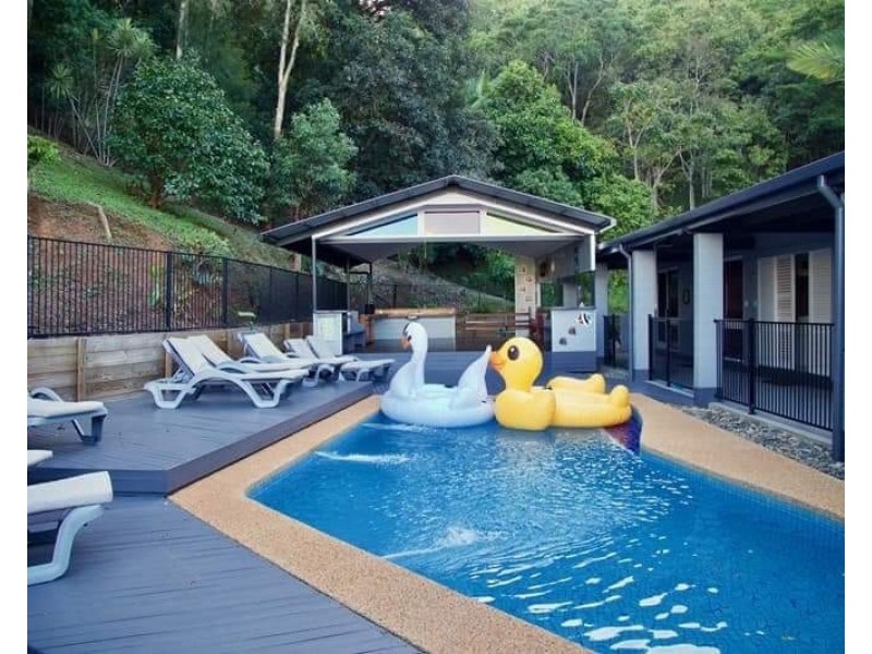 15 Panoramic Place, Whitfield QLD 4870