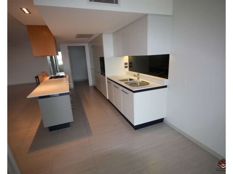 6-24 Mariners Drive, Townsville City QLD 4810