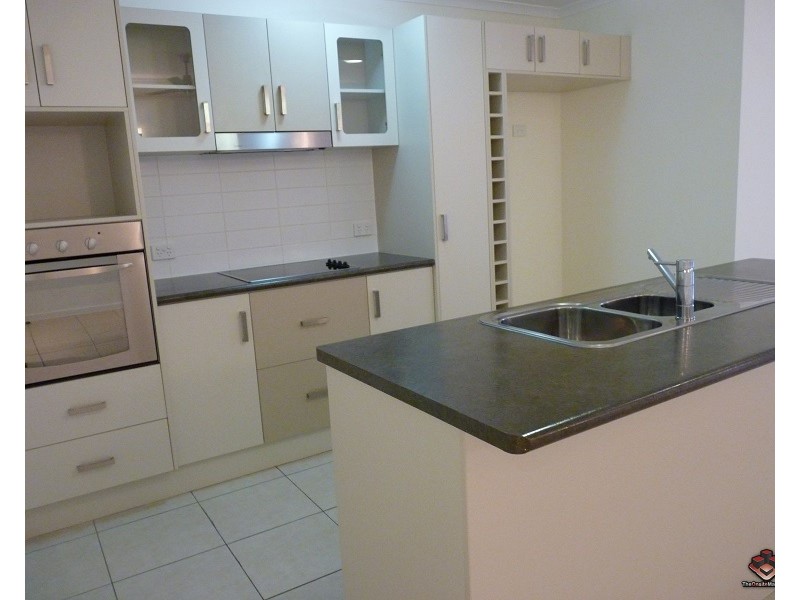 6-24 Henry Street, West End QLD 4810