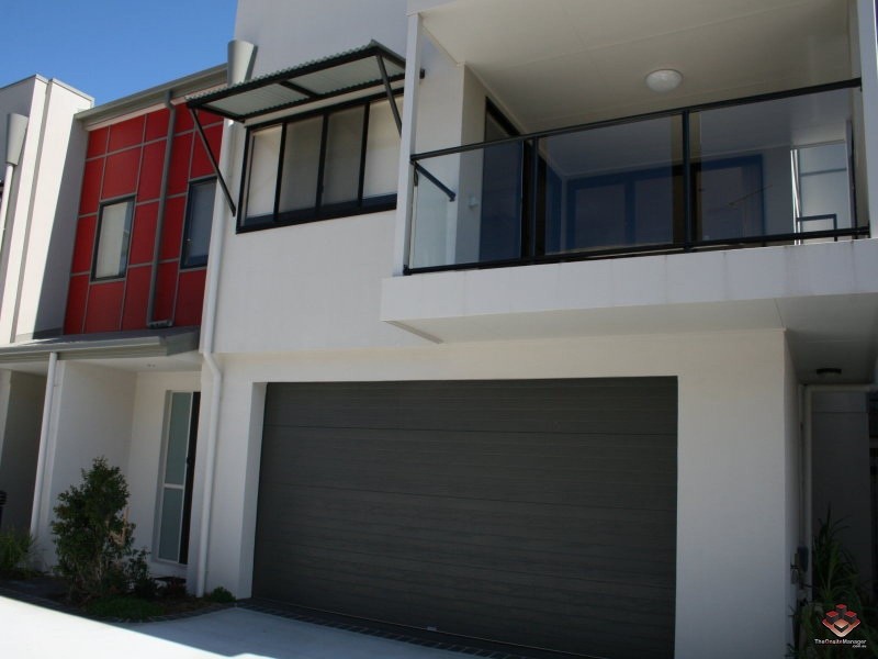 35 Harley Street, Labrador QLD 4215