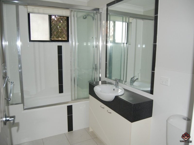 35 Harley Street, Labrador QLD 4215