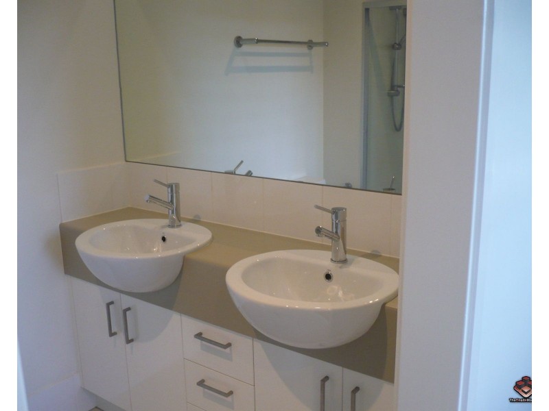 ID:3853476/28 CASTELLO CIRCUIT, Varsity Lakes QLD 4227