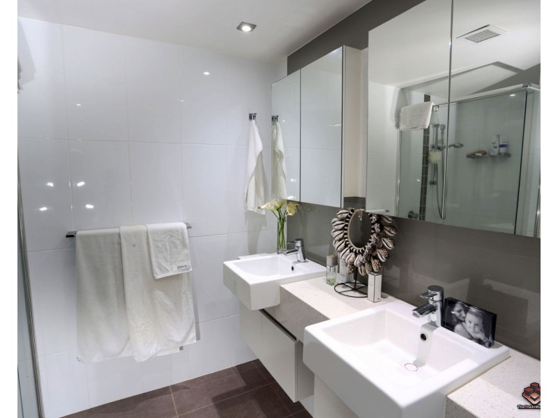 28 Bayview Street, Runaway Bay QLD 4216