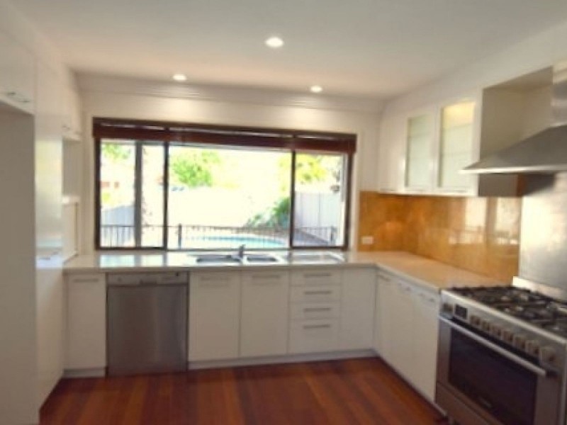 15 Mackay Close, Sorrento QLD 4217