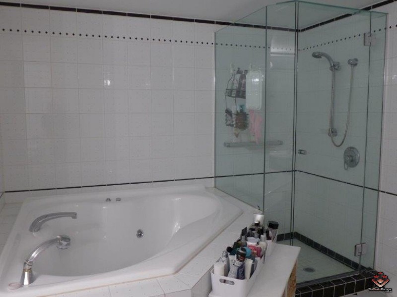 12 Commodore Drive, Paradise Waters QLD 4217