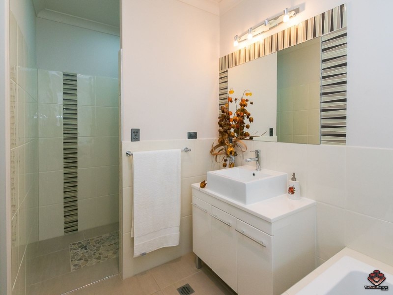 3 Satinwood Avenue, Urraween QLD 4655
