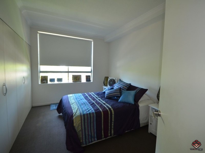 28 Bayview Street, Runaway Bay QLD 4216