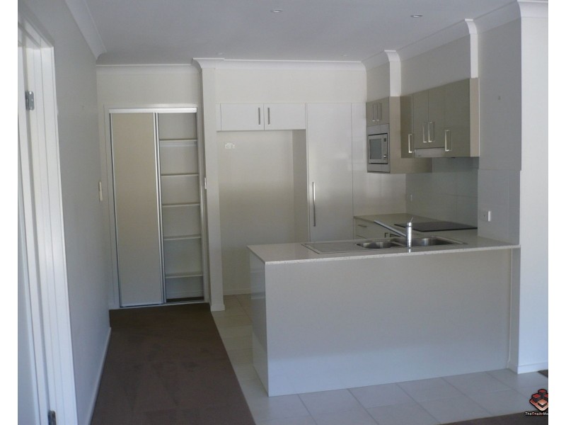 28 Castello Circuit, Varsity Lakes QLD 4227