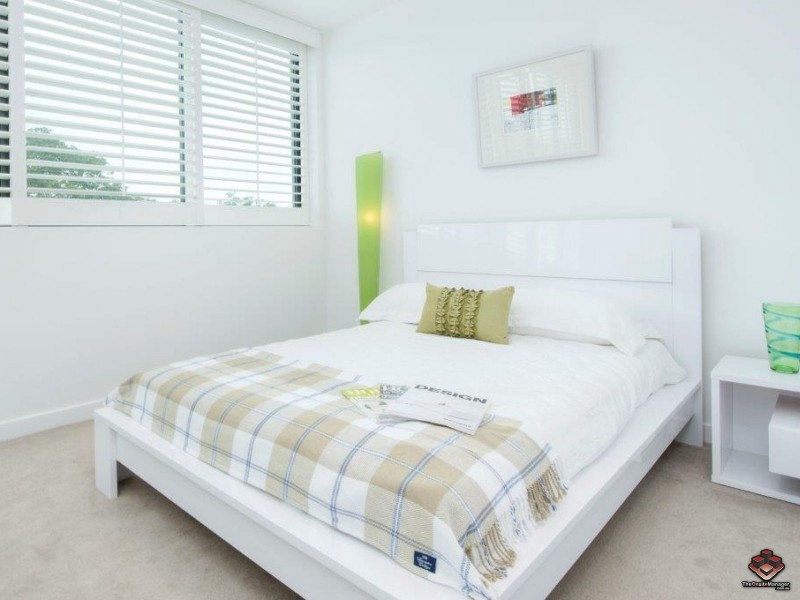 323 Bayview Street, Paradise Point QLD 4216