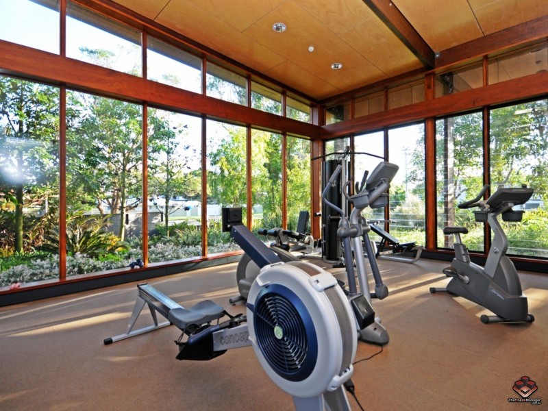 323 Bayview Street, Paradise Point QLD 4216