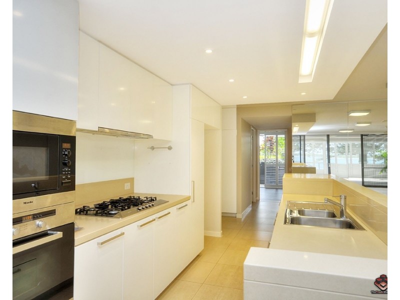 ID:3857161/323 Bayview Street, Runaway Bay QLD 4216