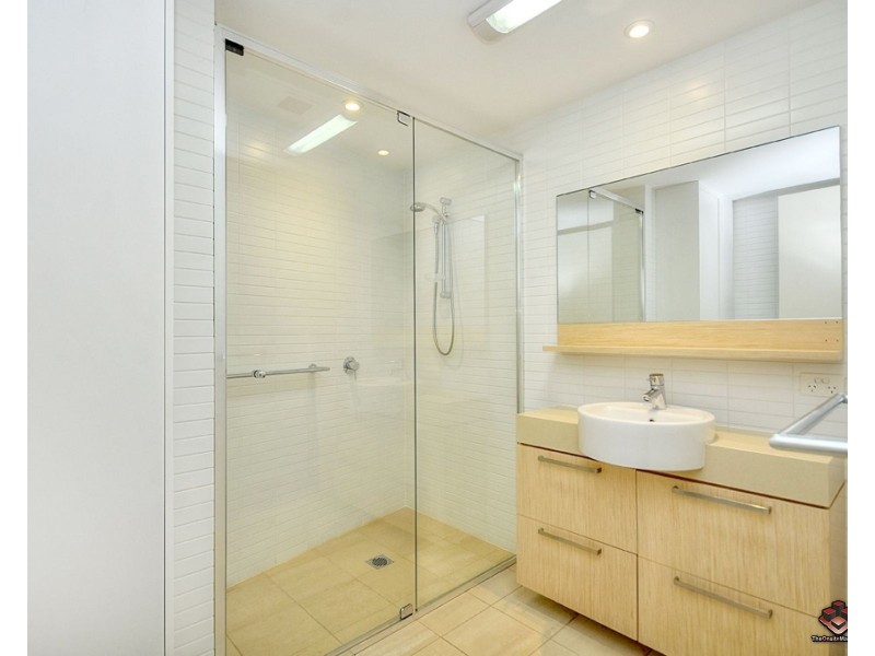 ID:3857161/323 Bayview Street, Runaway Bay QLD 4216