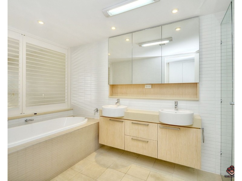 ID:3857161/323 Bayview Street, Runaway Bay QLD 4216