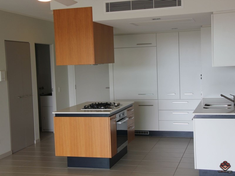 6 Mariners Drive, Townsville City QLD 4810