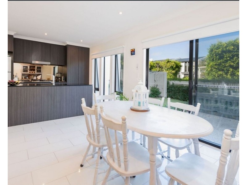 Hope Island QLD 4212