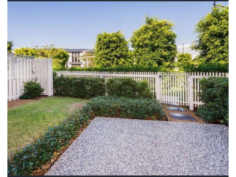 Hope Island QLD 4212