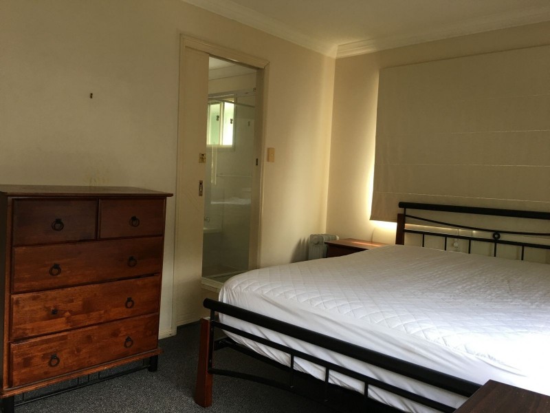 126 Klumpp Road, Upper Mount Gravatt QLD 4122