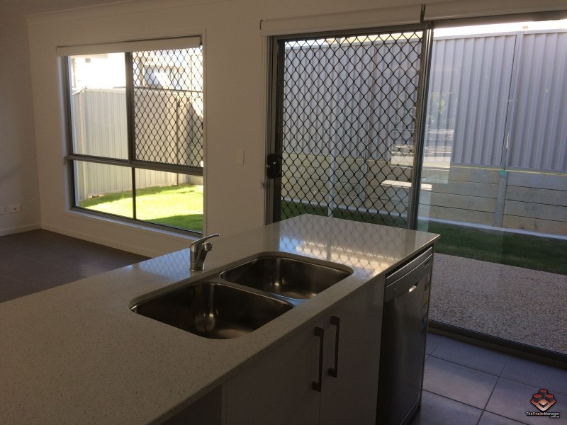 8 Whitehorse Road, Dakabin QLD 4503