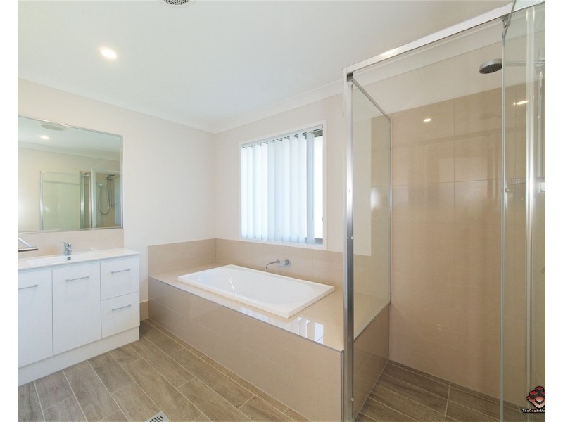 42 Pine Drive, Woodridge QLD 4114