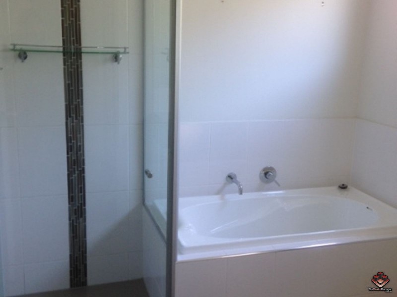 28 Castello Circuit, Varsity Lakes QLD 4227