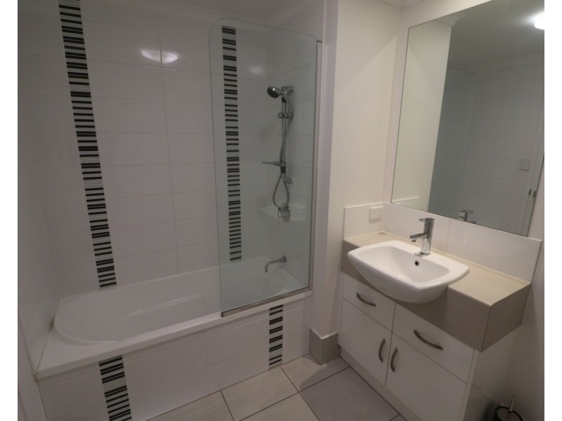 6-24 Henry Street, West End QLD 4810