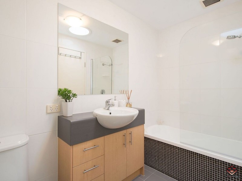 38 Brougham Street, Fairfield QLD 4103