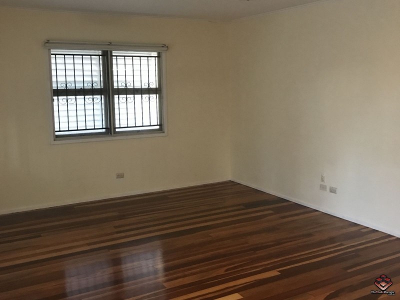 8 Blackwattle Street, Macgregor QLD 4109